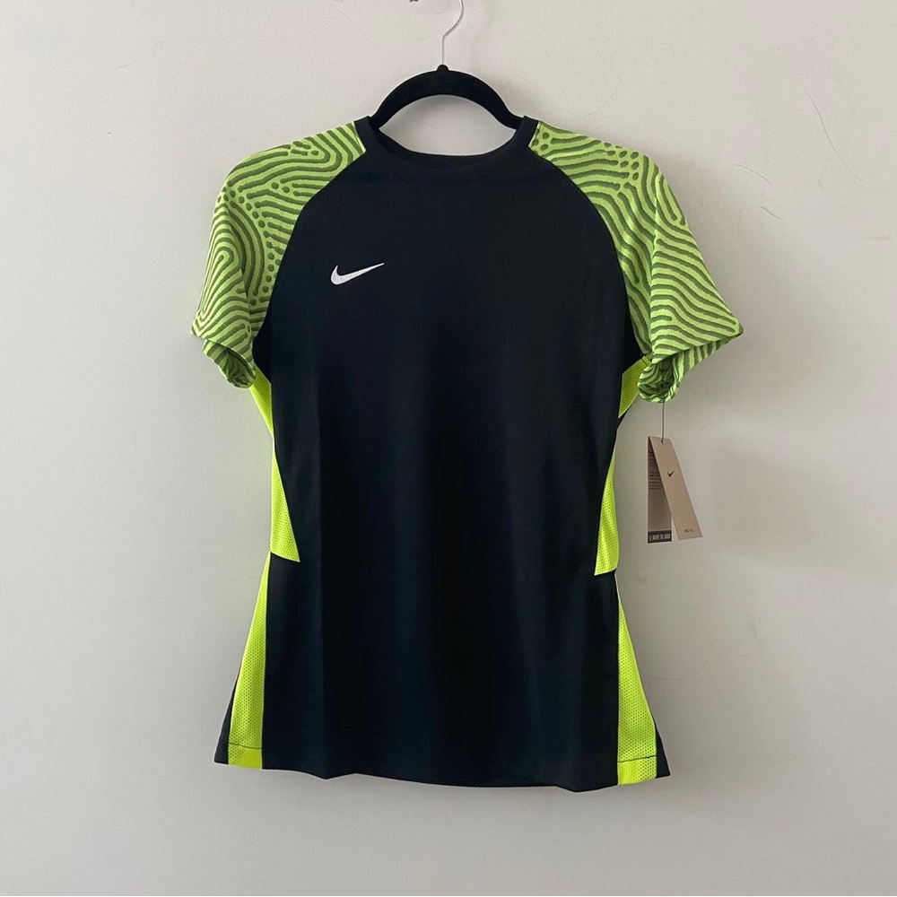 Nike Strike 2 Women’s Soccer Jersey Size Small